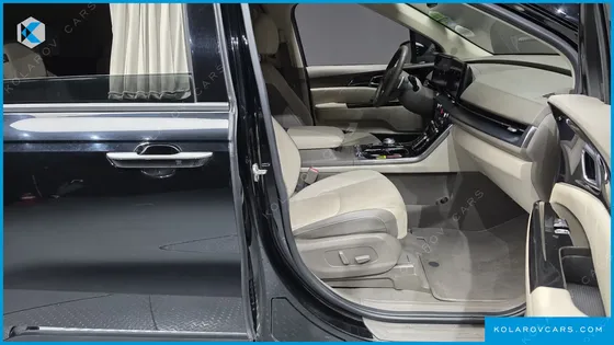 KIA CARNIVAL GASOLINE 9-SEATER HI-LIMOUSINE