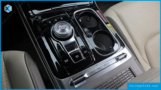 KIA CARNIVAL GASOLINE 7-SEATER HI-LIMOUSINE