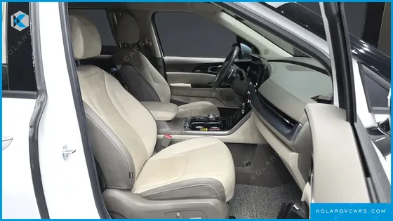 KIA CARNIVAL GASOLINE 7-SEATER HI-LIMOUSINE