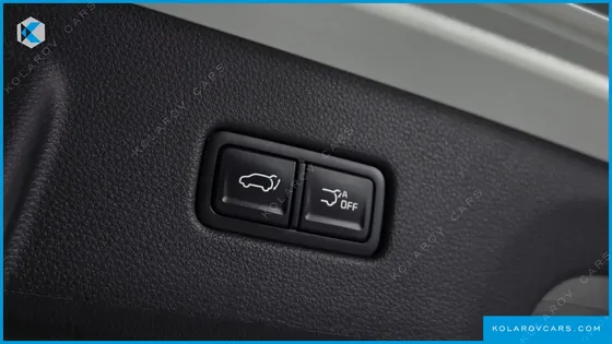 KIA CARNIVAL GASOLINE 7-SEATER SIGNATURE