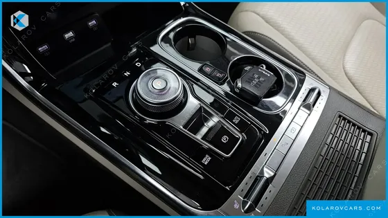 KIA CARNIVAL DIESEL 7-SEATER HI-LIMOUSINE