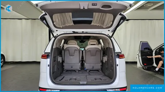 KIA CARNIVAL DIESEL 7-SEATER HI-LIMOUSINE