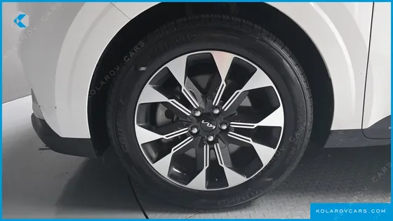 KIA CARNIVAL GASOLINE 9-SEATER NOBLESSE