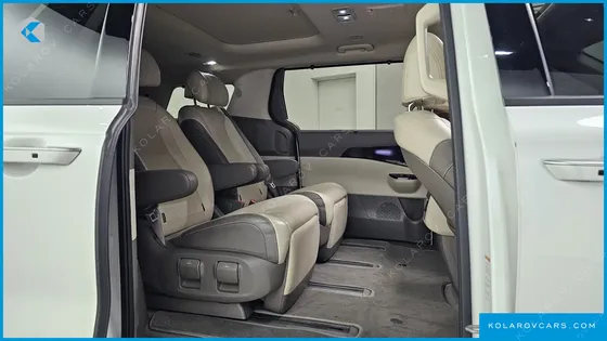 KIA CARNIVAL GASOLINE 7-SEATER SIGNATURE