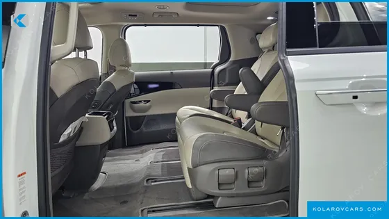 KIA CARNIVAL GASOLINE 7-SEATER SIGNATURE