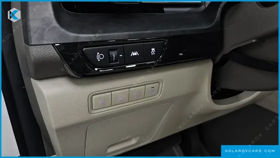 KIA CARNIVAL GASOLINE 7-SEATER SIGNATURE