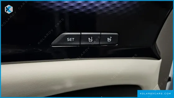 KIA CARNIVAL GASOLINE 7-SEATER SIGNATURE
