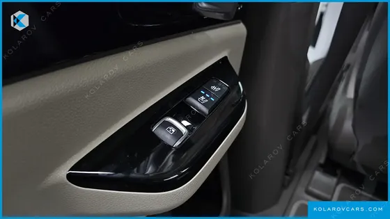 KIA CARNIVAL GASOLINE 7-SEATER SIGNATURE