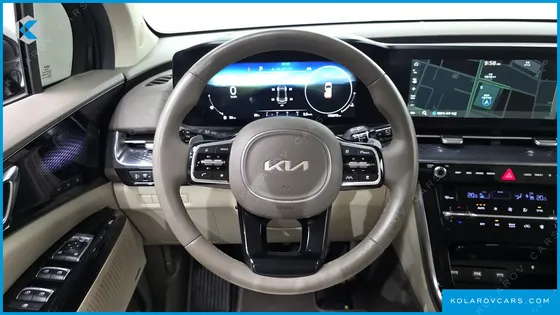 KIA CARNIVAL GASOLINE 7-SEATER HI-LIMOUSINE