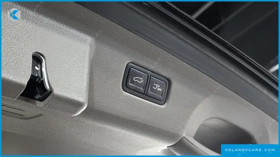 KIA CARNIVAL GASOLINE 7-SEATER HI-LIMOUSINE
