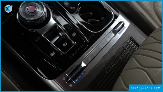 KIA CARNIVAL DIESEL 9-SEATER HI-LIMOUSINE