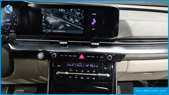 KIA CARNIVAL GASOLINE 7-SEATER HI-LIMOUSINE