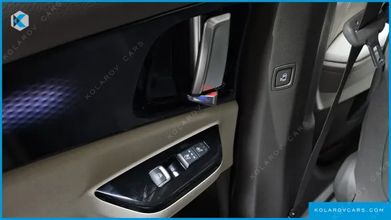 KIA CARNIVAL GASOLINE 7-SEATER HI-LIMOUSINE