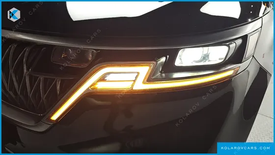 KIA CARNIVAL GASOLINE 7-SEATER HI-LIMOUSINE