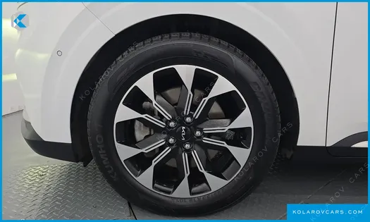 KIA CARNIVAL DIESEL 9-SEATER SIGNATURE