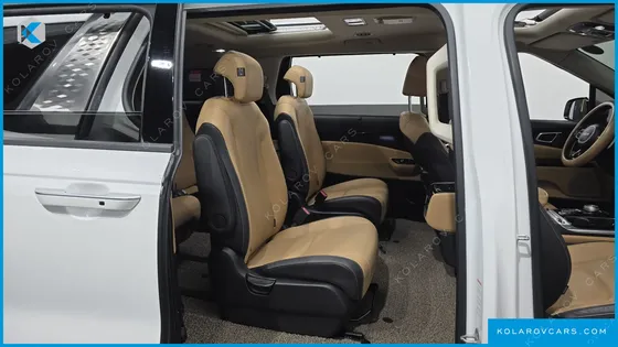 KIA CARNIVAL DIESEL 9-SEATER SIGNATURE