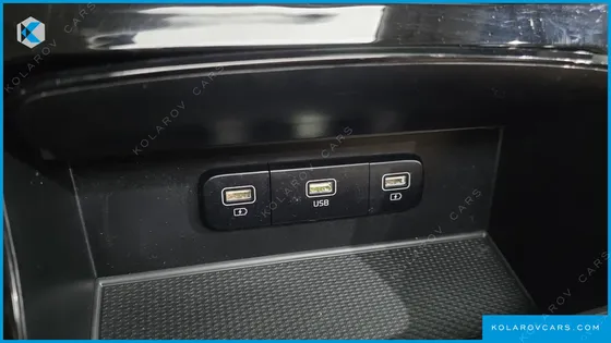 KIA CARNIVAL DIESEL 9-SEATER SIGNATURE