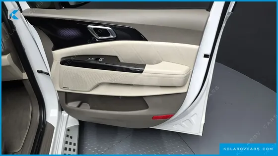 KIA CARNIVAL DIESEL 9-SEATER HI-LIMOUSINE