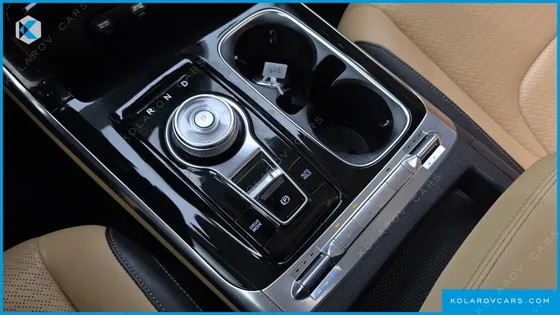 KIA CARNIVAL DIESEL 9-SEATER SIGNATURE