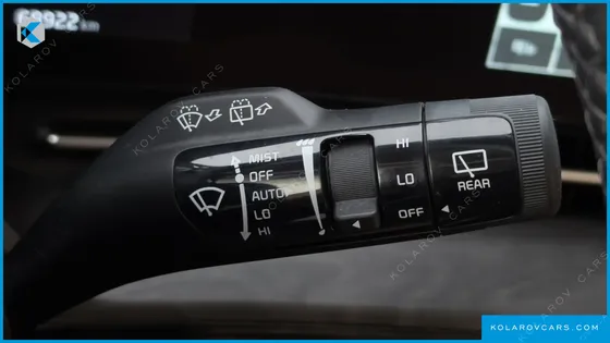 KIA CARNIVAL DIESEL 9-SEATER SIGNATURE