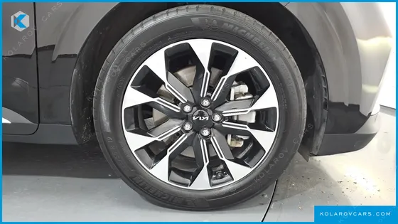 KIA CARNIVAL DIESEL 9-SEATER SIGNATURE