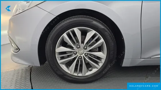 HYUNDAI GRANDEUR HG240 MODERN