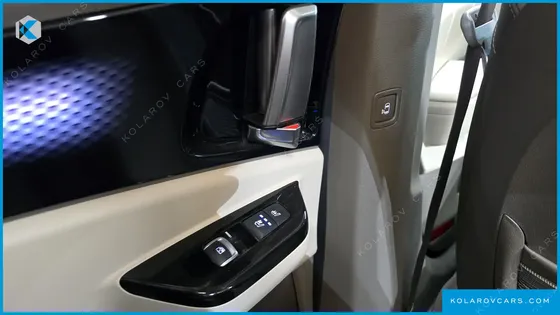 KIA CARNIVAL DIESEL 9-SEATER HI-LIMOUSINE