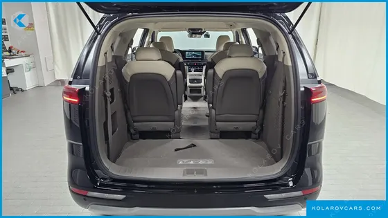 KIA CARNIVAL GASOLINE 9-SEATER PRESTIGE