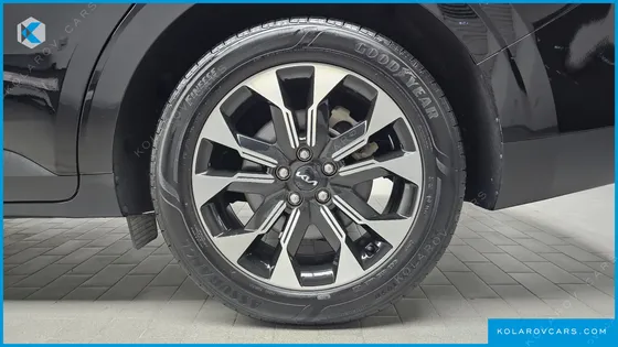 KIA CARNIVAL GASOLINE 9-SEATER PRESTIGE