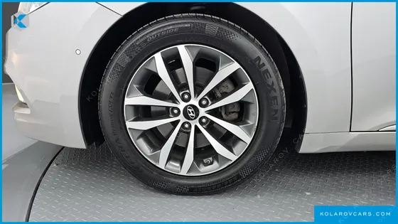 HYUNDAI GRANDEUR HG240 LUXURY
