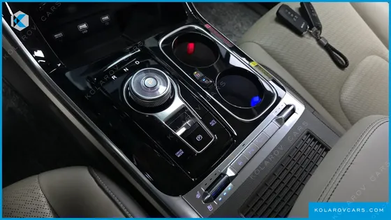 KIA CARNIVAL GASOLINE 9-SEATER HI-LIMOUSINE
