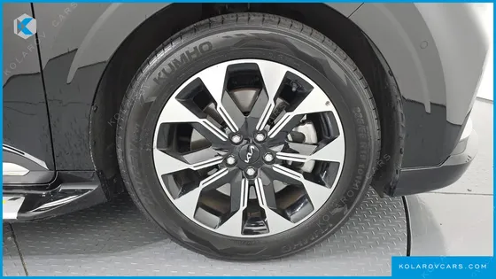 KIA CARNIVAL GASOLINE 9-SEATER HI-LIMOUSINE