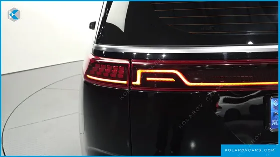 KIA CARNIVAL GASOLINE 9-SEATER HI-LIMOUSINE