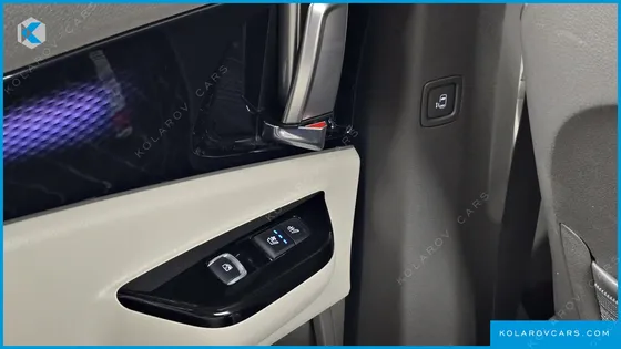 KIA CARNIVAL DIESEL 9-SEATER HI-LIMOUSINE