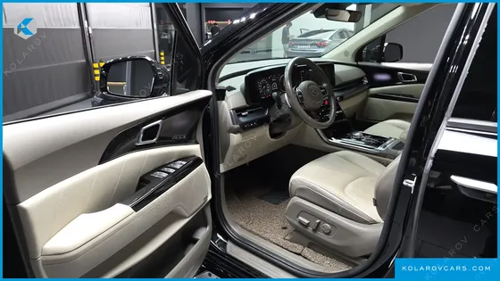 KIA CARNIVAL GASOLINE 9-SEATER HI-LIMOUSINE