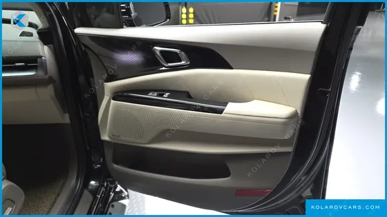 KIA CARNIVAL GASOLINE 9-SEATER HI-LIMOUSINE