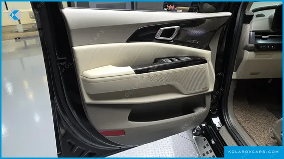 KIA CARNIVAL GASOLINE 9-SEATER HI-LIMOUSINE