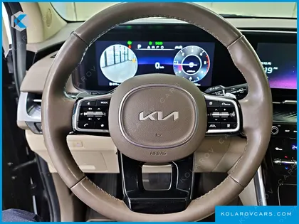 KIA CARNIVAL DIESEL 7-SEATER HI-LIMOUSINE