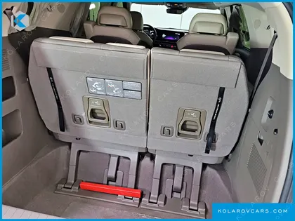 KIA CARNIVAL DIESEL 7-SEATER HI-LIMOUSINE