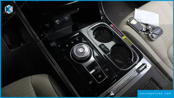 KIA CARNIVAL GASOLINE 9-SEATER HI-LIMOUSINE