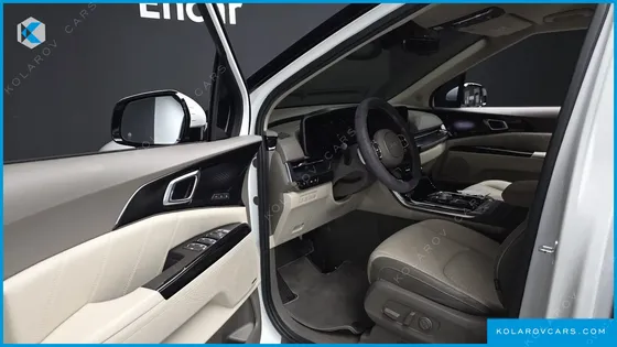 KIA CARNIVAL GASOLINE 9-SEATER HI-LIMOUSINE