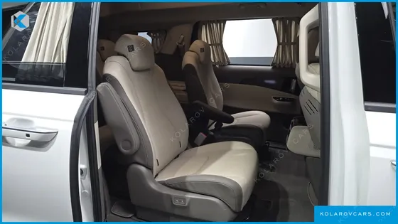 KIA CARNIVAL GASOLINE 9-SEATER HI-LIMOUSINE