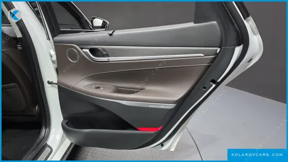 HYUNDAI GRANDEUR 3.0 LPI EXCLUSIVE (RENTAL CAR)