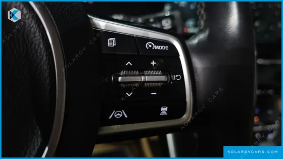 KIA CARNIVAL GASOLINE 9-SEATER PRESTIGE