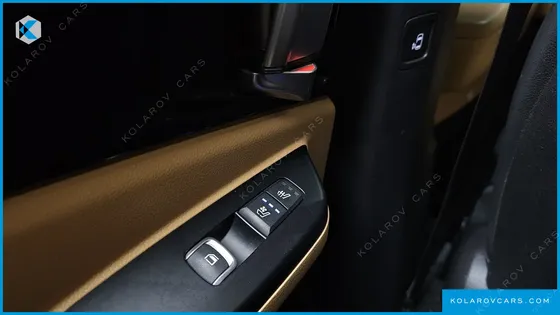 KIA CARNIVAL GASOLINE 9-SEATER PRESTIGE