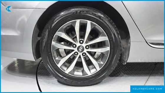 HYUNDAI GRANDEUR HG240 LUXURY
