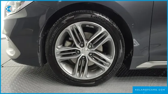 HYUNDAI GRANDEUR 3.0 LPI EXCLUSIVE (RENTAL CAR)