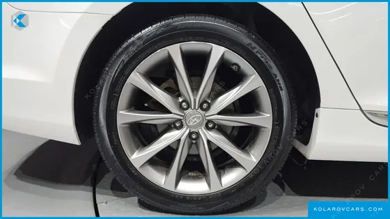 HYUNDAI GRANDEUR HG240 MODERN