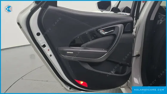 HYUNDAI GRANDEUR HG240 MODERN