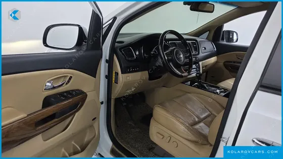 KIA CARNIVAL 7-SEATER HI-LIMOUSINE